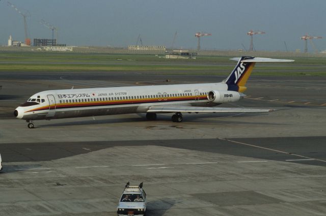 McDonnell Douglas MD-81 (JA8260) - Taxing at Tokyo-Haneda Intl Airport on 1991/06/01