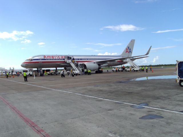 Boeing 757-200 (N671AA) - Had to ask a guy at Boeing about the winglets. Go figure, its a simple fuel save kit/upgrade!