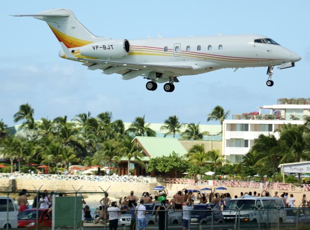 Bombardier Challenger 300 (VP-BJT)