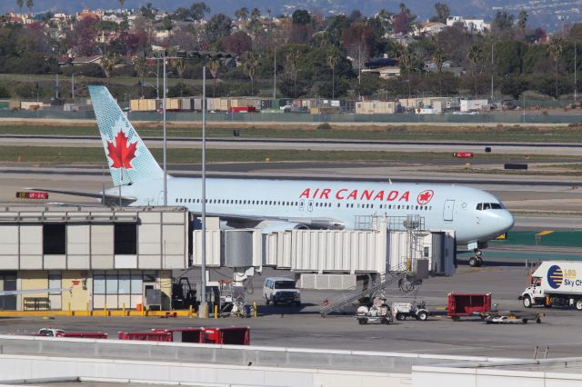BOEING 767-300 (C-FCAF)