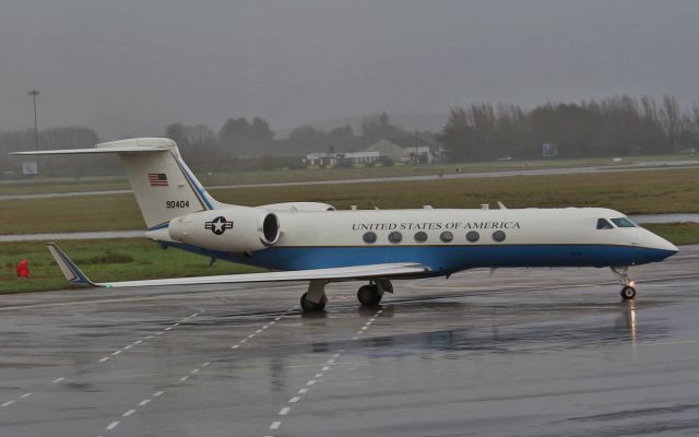 Gulfstream Aerospace Gulfstream V (99-0404) - usaf c-37a 99-0404 dep shannon 18/12/14.