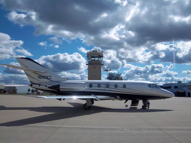 Dassault Falcon 20 (N690EC)