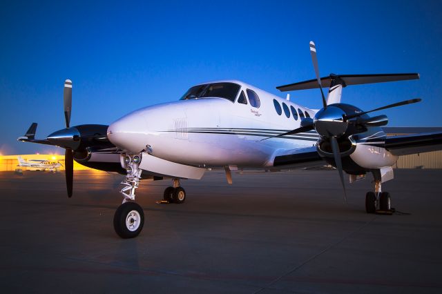 Beechcraft Super King Air 200 (N401SK) - King Air on the ramp at night