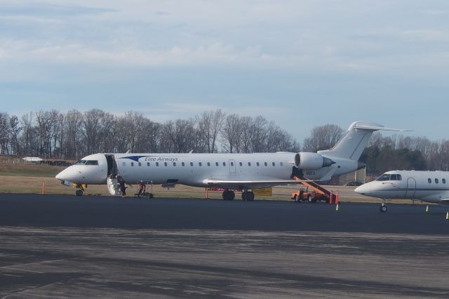 Canadair Regional Jet CRJ-200 (N11EA)