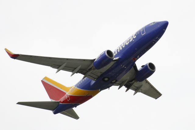 Boeing 737-700 (N7716A) - Departing to San Antonio.