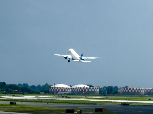 Airbus A320 (N658JB)