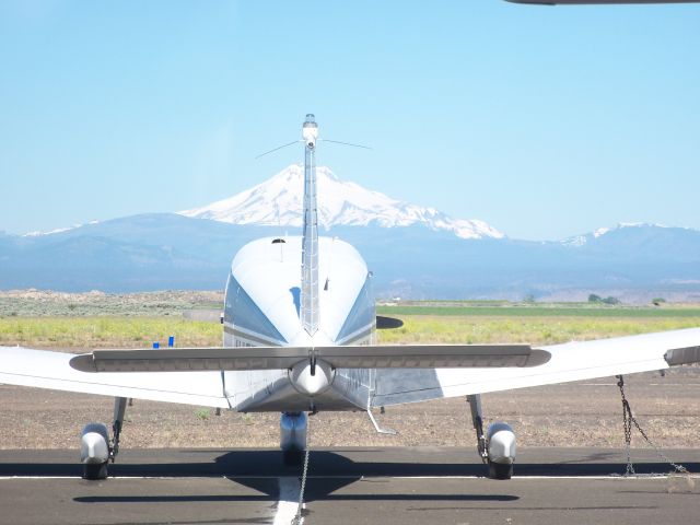 Piper Cherokee — - note Mt Jefferson in the background