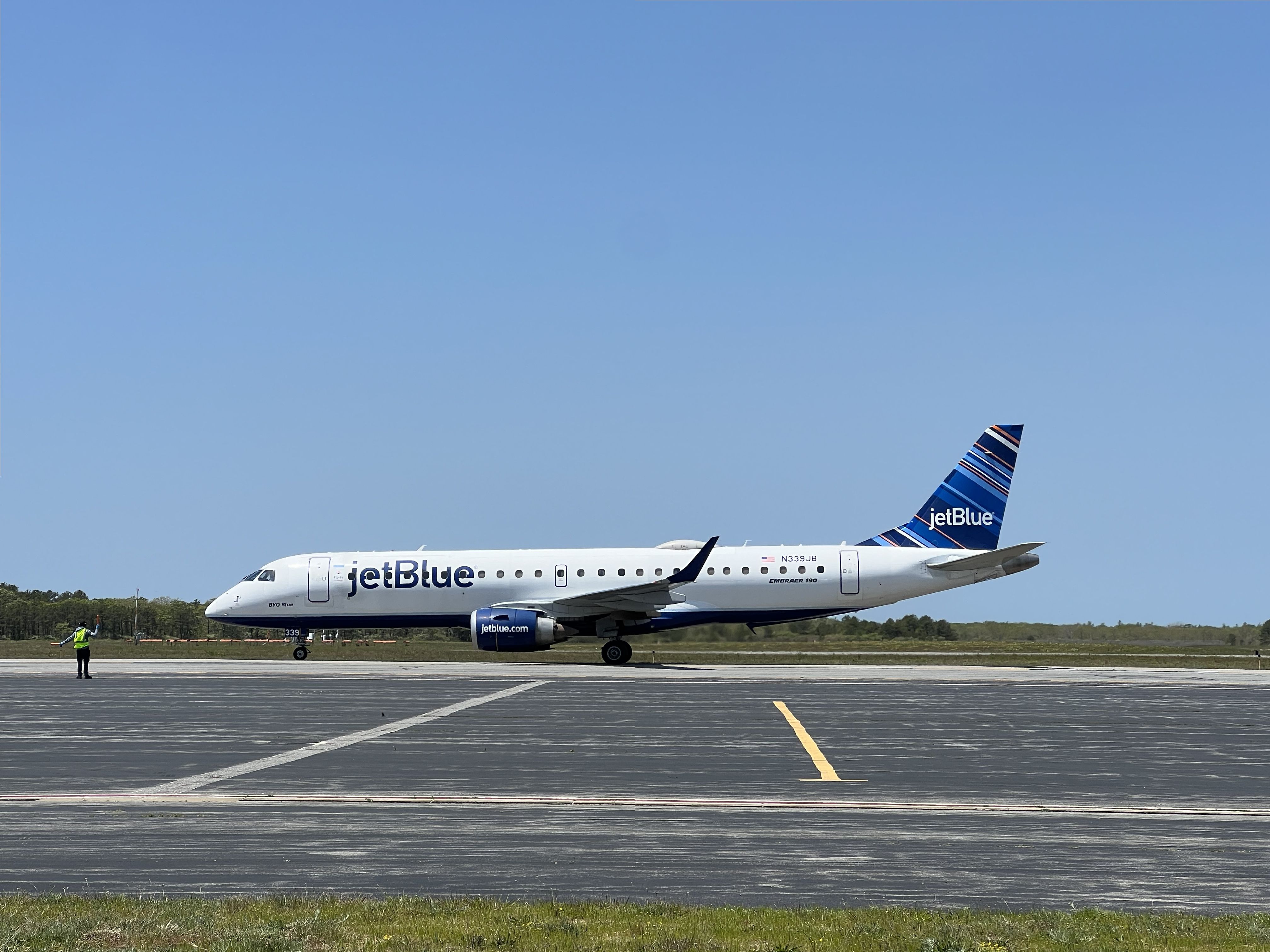 Embraer ERJ-190 (N339JB)