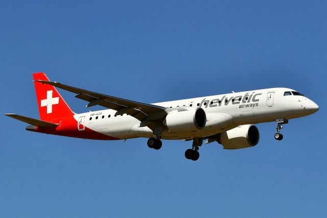 Embraer E190-E2 (HB-AZD) - From Düsseldorf to Zurich (ZRH / LSZH)br /August 4, 2022