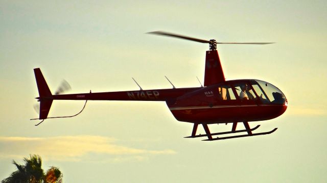 Robinson R-44 (N74EP)