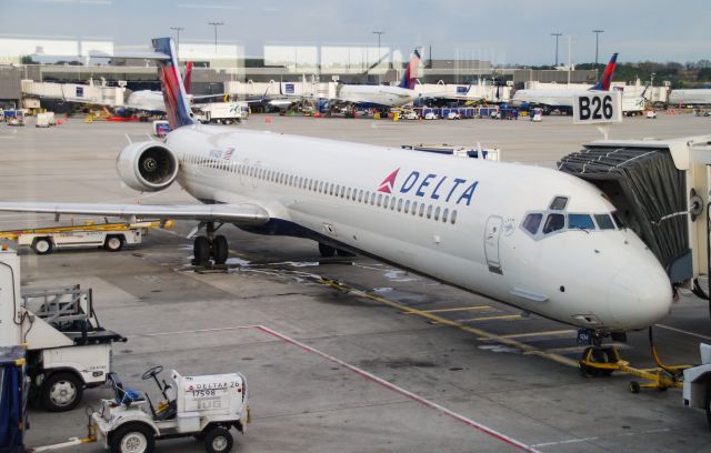 McDonnell Douglas MD-90 (N934DN) - A Delta MD-90 in ATL.  3/16/20.