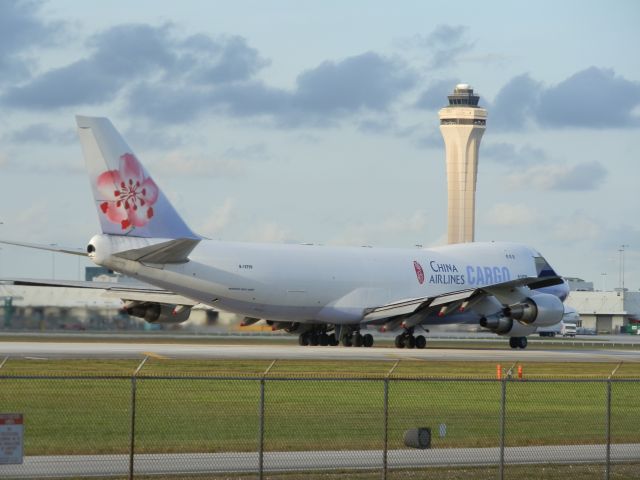 Boeing 747-400 (B-18709) - Takeoff roll!