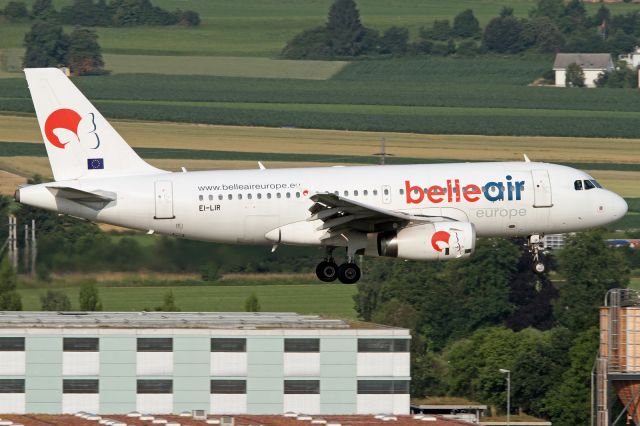 Airbus A319 (EI-LIR)
