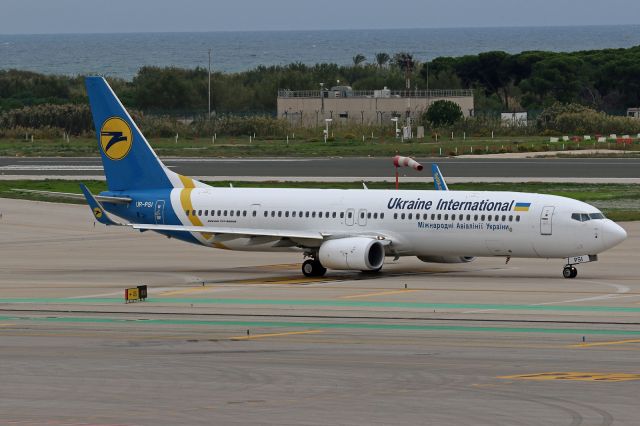 Boeing 737-900 (UR-PSI)