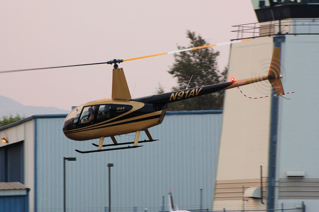 Robinson R-44 (N91AV)