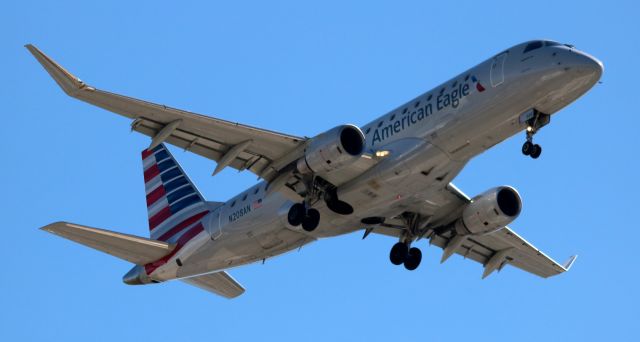 Embraer 170/175 (N208AN) - On Final 30L from KSAN  09-18-2016