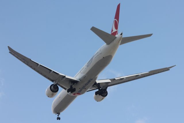 BOEING 777-300ER (TC-JJZ)