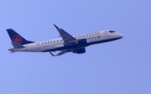 Embraer ERJ 175 (C-FEJB) - Shown here is an Air Canada Express Embraer ERJ-175 a few minutes until landing in the Summer of 2018.