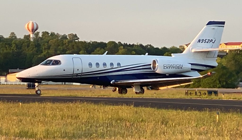 Cessna Citation Sovereign (N952PJ) - Cessna Citation Latitude taxiing to the Tower Ramp after landing on Runway 19 KGMU