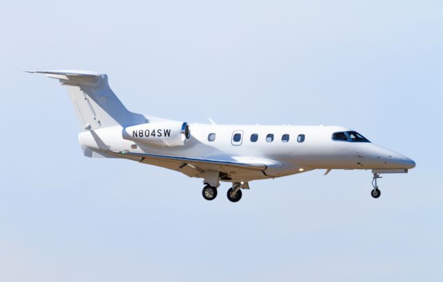 Embraer Phenom 300 (N804SW)