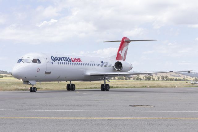 Fokker 100 (VH-NHC) - Network Aviation (VH-NHC), in newly painted QantasLink, taxiing at Wagga Wagga Airport.