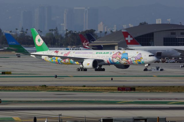 BOEING 777-300ER (B-16722)