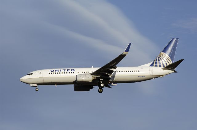 Boeing 737-800 (N27246) - Final Approach to NRT Airport R/W34L on 2012/01/03