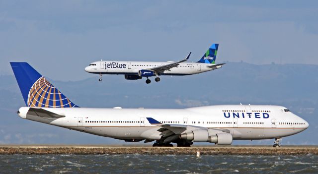 Boeing 747-400 (N181UA)