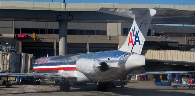 McDonnell Douglas MD-83 (N9681B) - Ive been keeping an eye on the ever-decreasing number of MDs in AAs fleet, and earlier today I noticed that N9681B arrived at DFW a week ago ... and hasnt gone anywhere since then.  Im wondering if last weeks flight from Dayton to Dallas was its final revenue flight.br /This shot of N9681B was clicked back in 2009 as it was being prepped for a flight from DFW to SMF.br /Im really going to miss the Dogs.