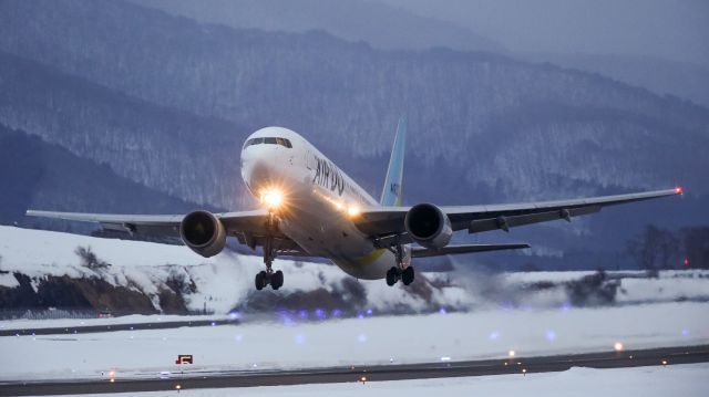 BOEING 767-300 (JA98AD) - Hokkaido International Airlines / Boeing 767-33A/ERbr /Jan.30.2016 Hakodate Airport [HKD/RJCH] JAPAN