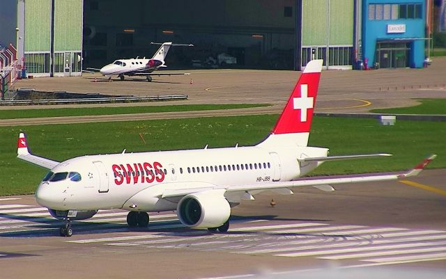 Airbus A220-100 (HB-JBB)
