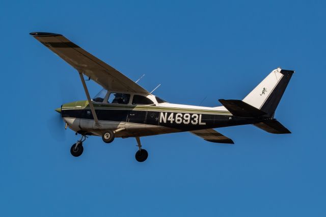 Cessna Skyhawk (N4693L)