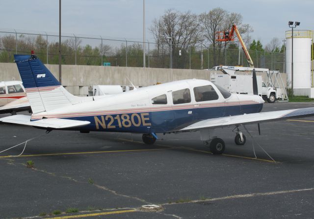 Piper Cherokee (N2180E)