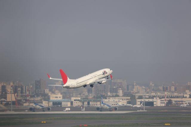 Boeing 737-800 (JA322J)