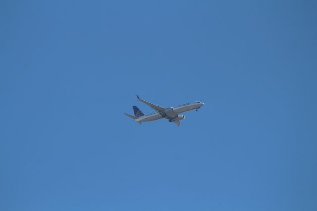Boeing 737-700 — - APPROACH 24R KLAX