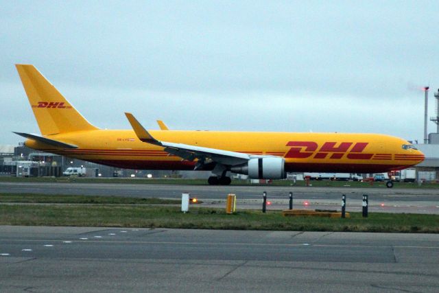 BOEING 767-300 (OE-LYC) - Landing on rwy 27L on 31-Jan-24 operating EAT Leipzig flight BCS6700 from EHAM.