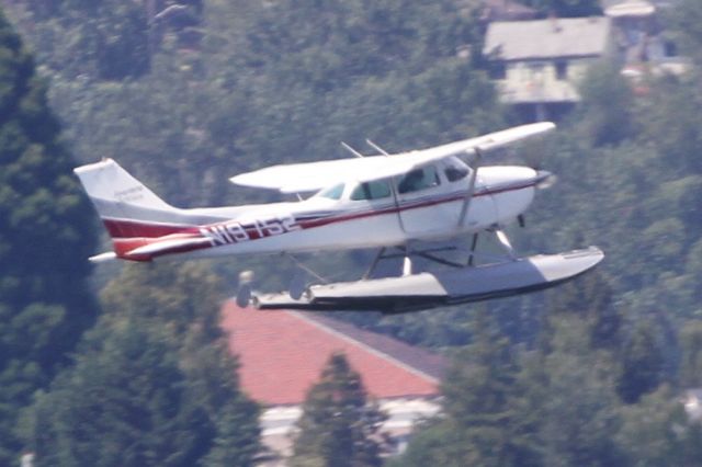 Cessna Skyhawk (N19752) - Lake Washington