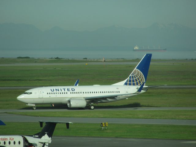 Boeing 737-700 (N23721)