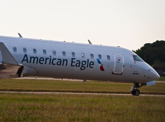 Canadair Regional Jet CRJ-700 (N502AE)