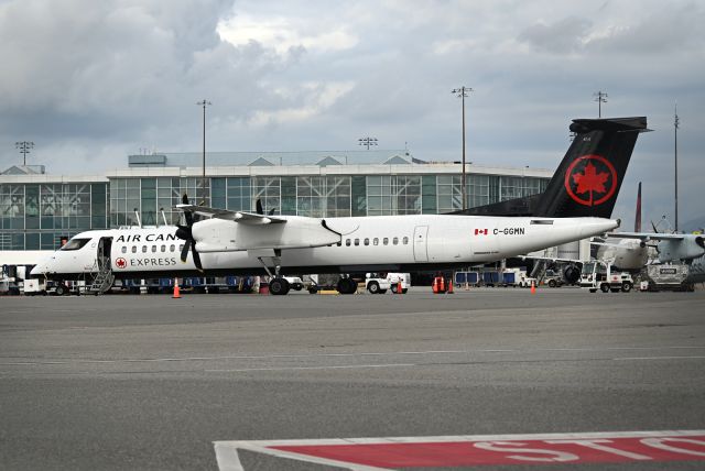 de Havilland Dash 8-400 (C-GGMN)