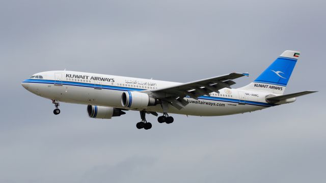 Airbus A300F4-200 (9K-AMC)