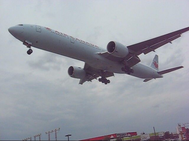 BOEING 777-300ER (C-FIUR) - Boeing 777-300ER landing in Toronto