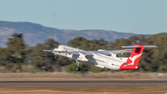 de Havilland Dash 8-400 (VH-QOD)