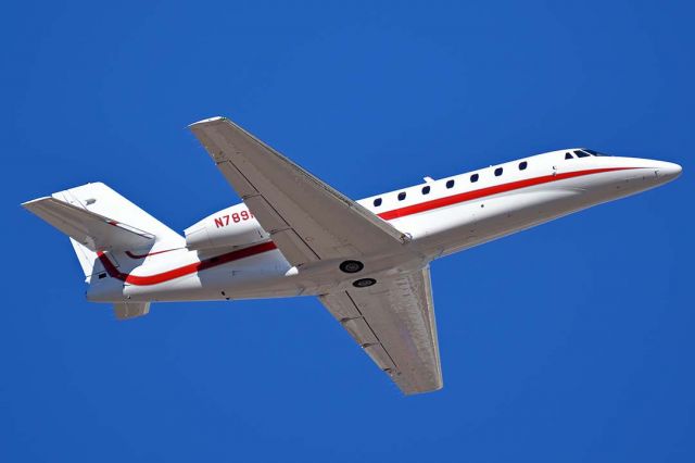 Cessna Citation Sovereign (N789H) - Cessna 680 N789H at Phoenix Sky Harbor on Janaury 12, 2016. It was built in 2005. Its construction number is 680-0041. 