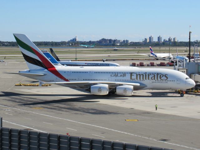 Airbus A380-800 (A6-EVH)