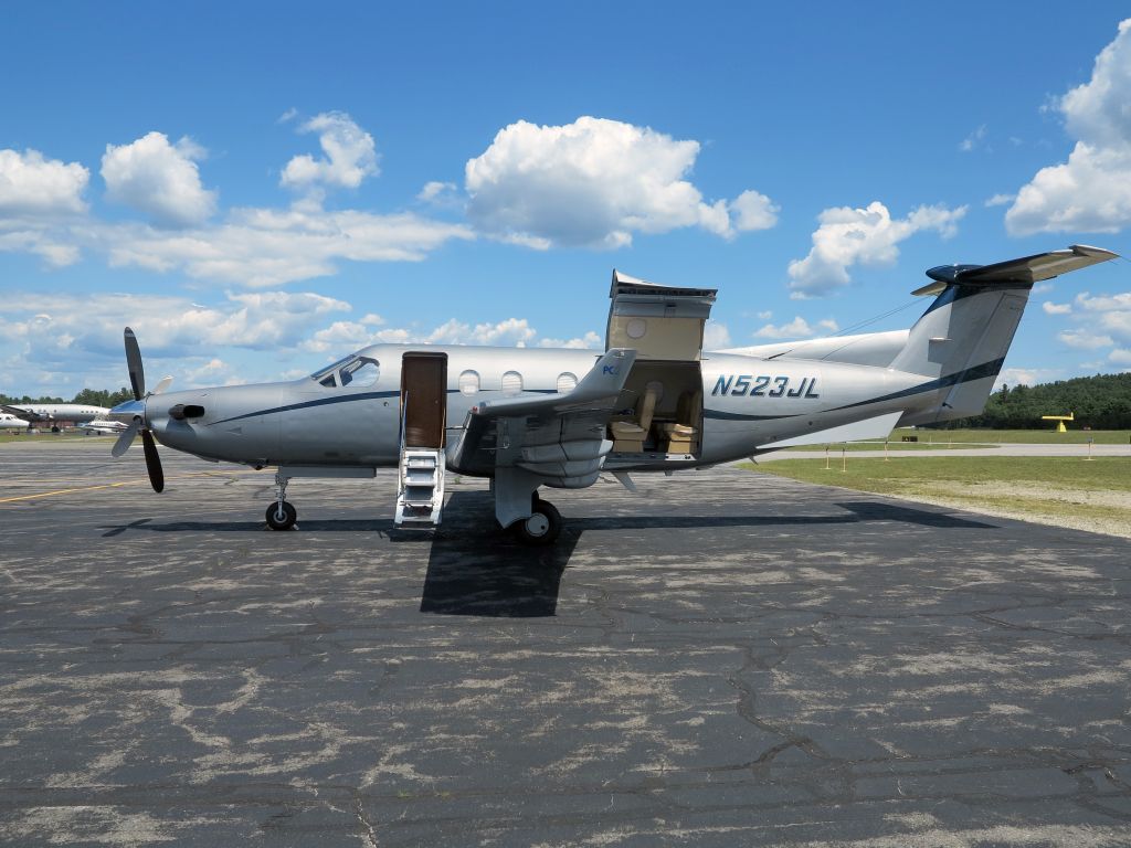 Pilatus PC-12 (N523JL)