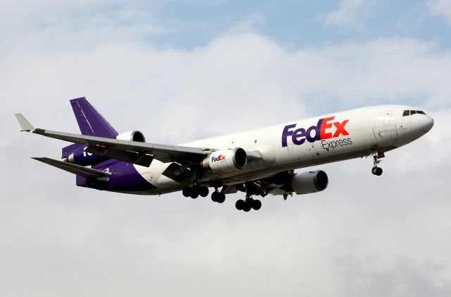 Boeing MD-11 (N602FE) - Short Final To Rwy 16R