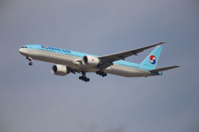 BOEING 777-300ER (HL7782)