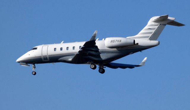 Bombardier Challenger 300 (N57HA) - On final is this 2006 Bombardier Challenger 300 in the Winter of 2019.