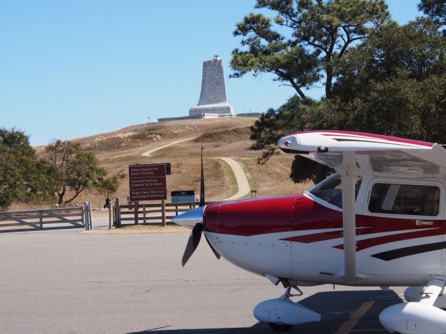 Cessna Skylane (N841DM) - Wright Brothers Memorial